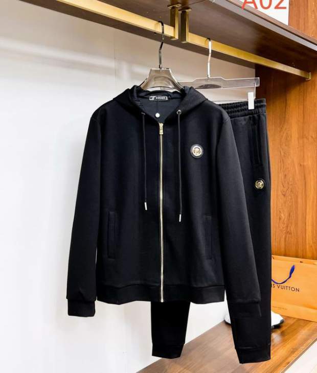 Picture of Versace Sweater Suits _SKUVersaceM-3XL12yn31842742